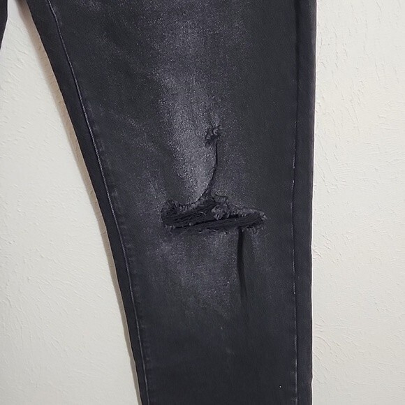 No Boundaries slim fit black denim distressed jeans NWT size 30x32 - Picture 3 of 14